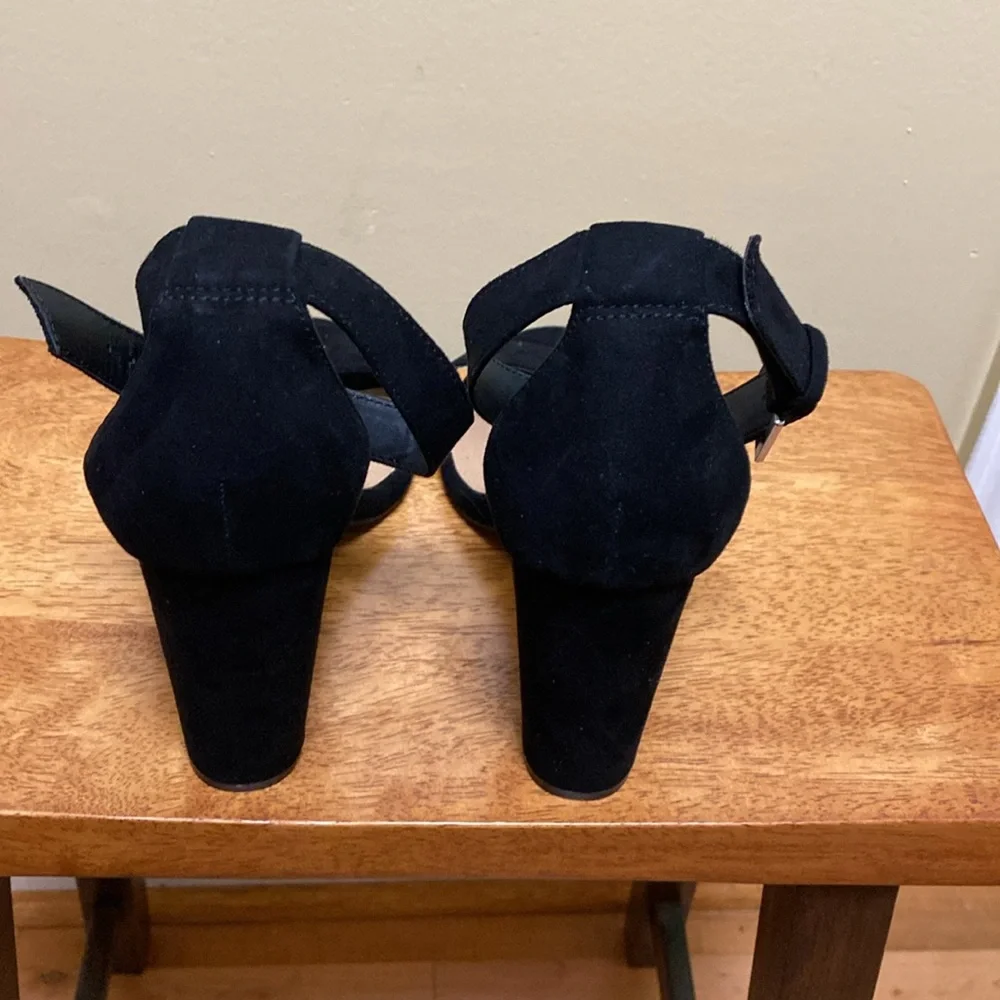 Torrid ankle strap Size 11 W sandals with 4 inch heels. Black Suede. New no tag - Picture 3 of 8